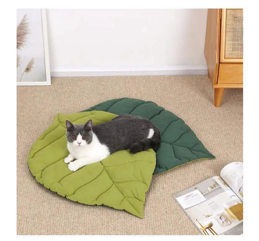 Leaf-Shaped Cat Bed Mat