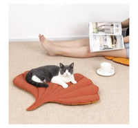 Leaf-Shaped Cat Bed Mat