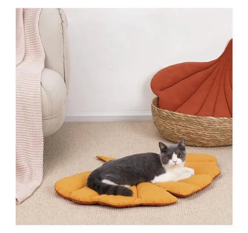 Leaf-Shaped Cat Bed Mat