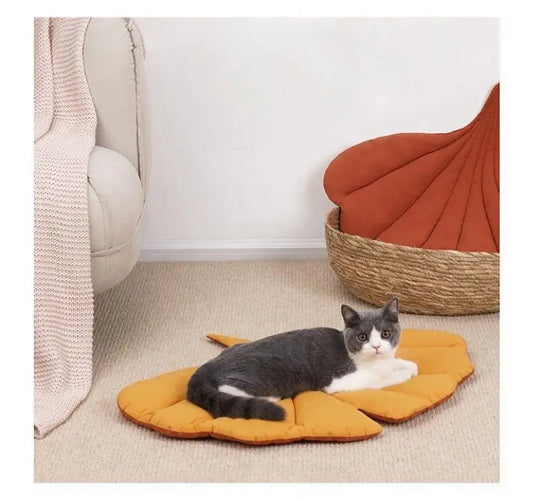 Leaf-Shaped Cat Bed Mat